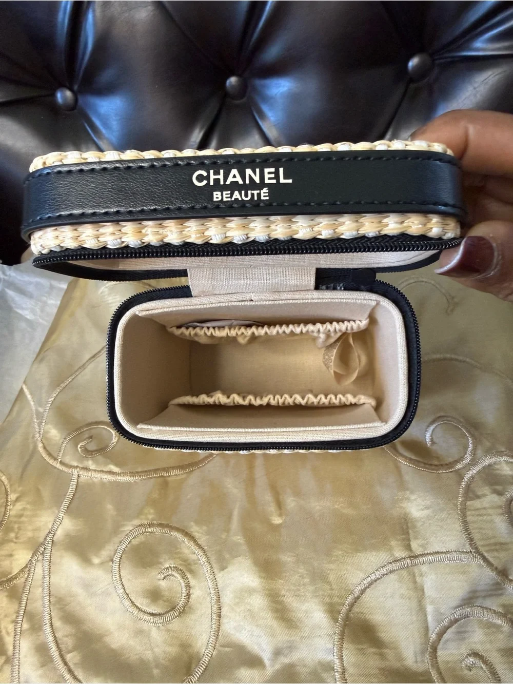 NIB CHANEL BEAUTE 2026 Les Beiges Woven Wicker Mini Vanity/Cosmetic Case